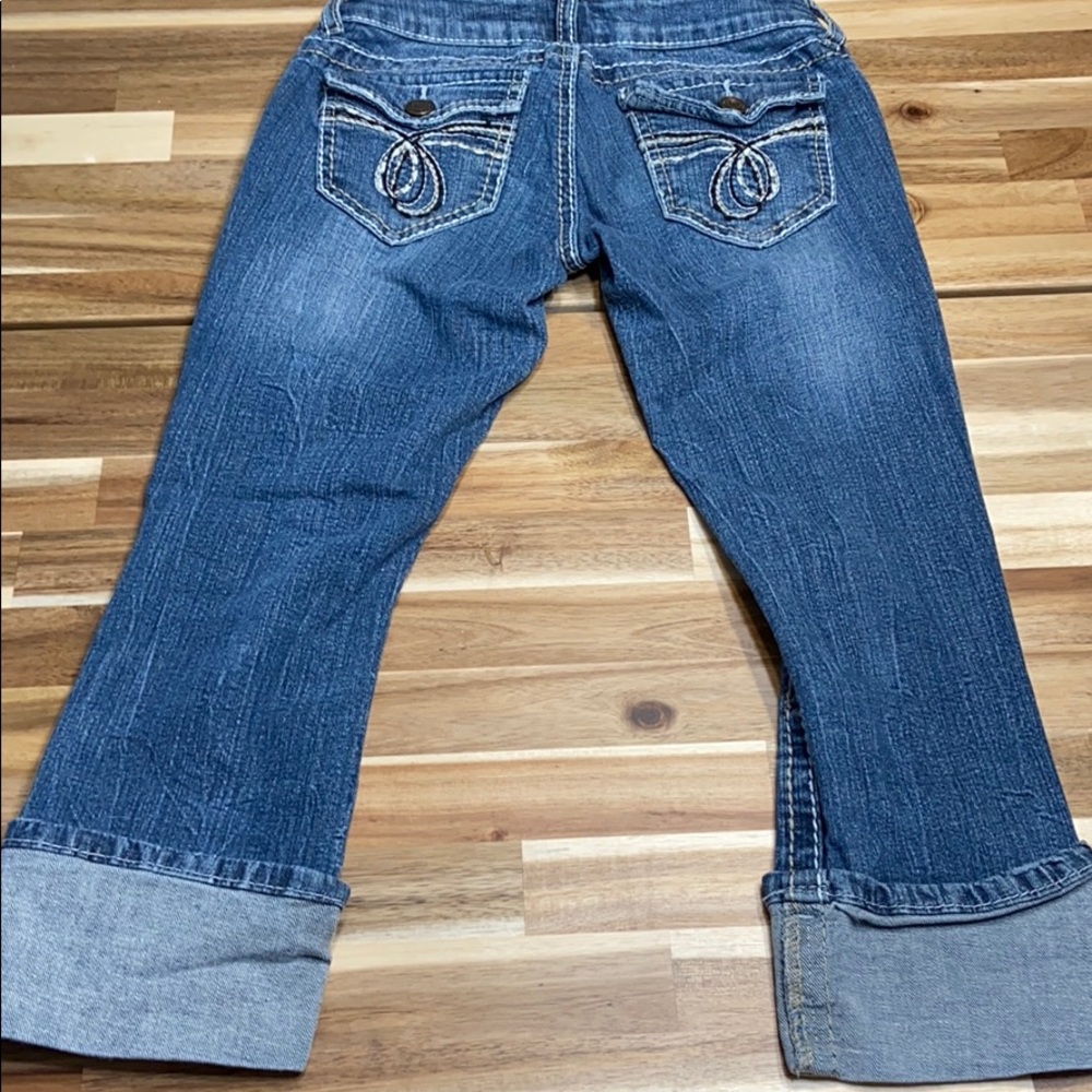 Distressed capris jeans - Picture 6 of 8